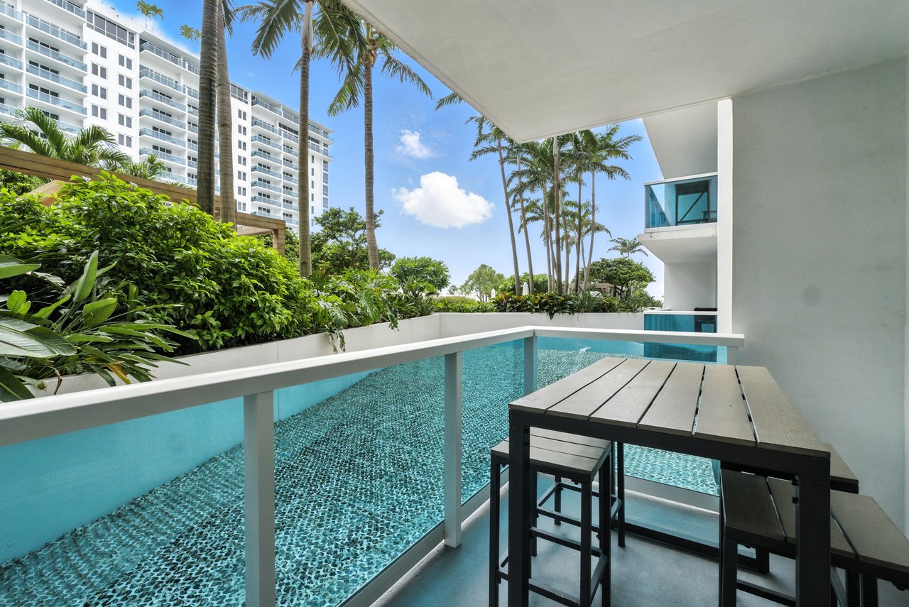 2301 Collins Ave #318  