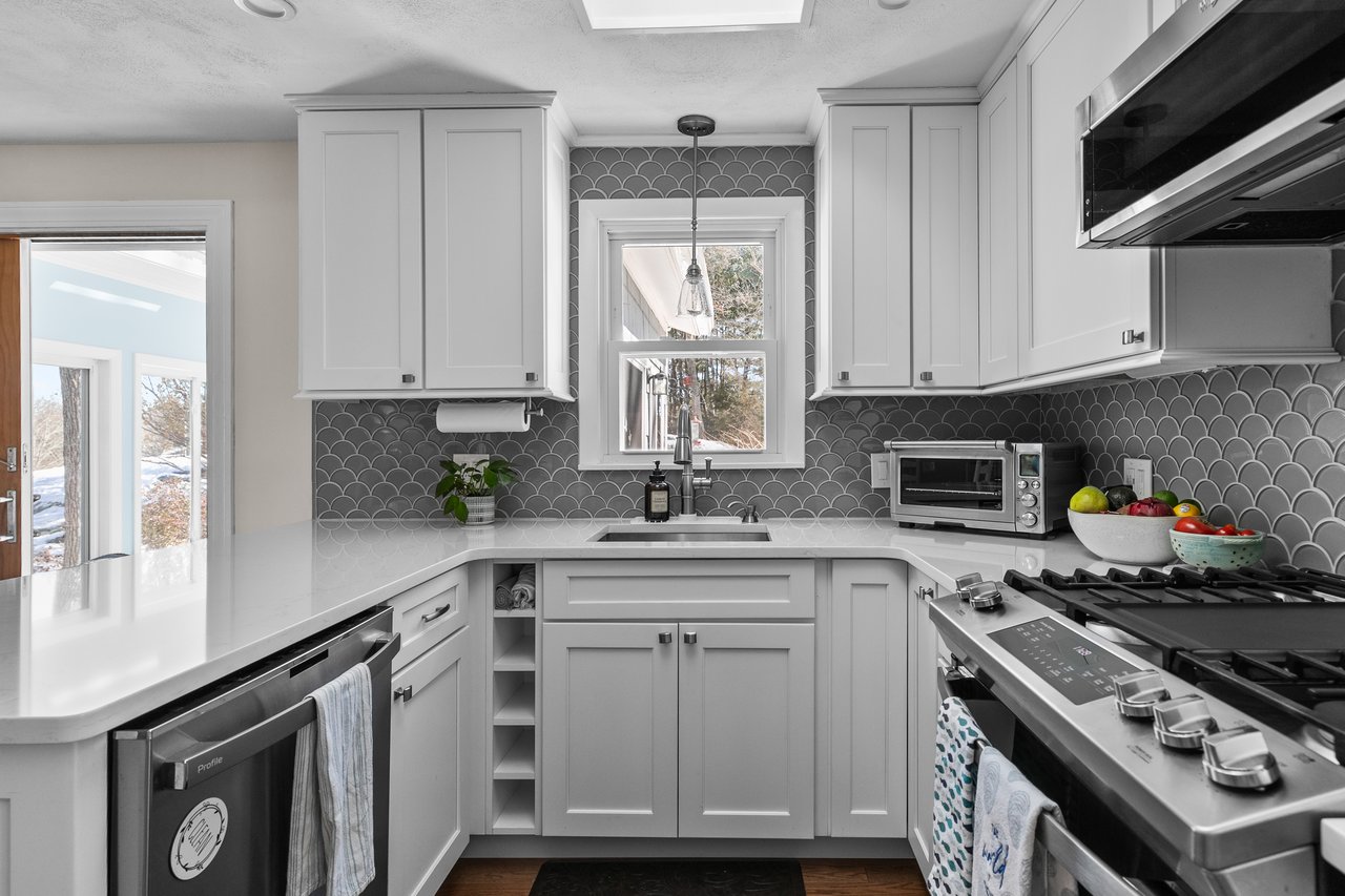 60 Knollwood Circle, North Kingstown, RI 02852