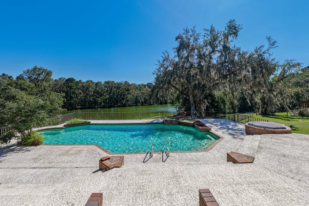 18728 LAKE IOLA RD