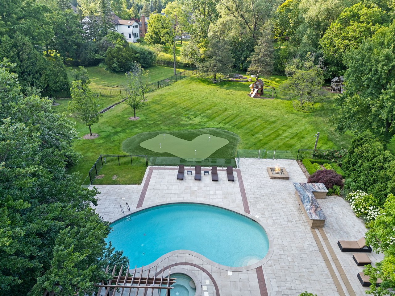 260 Woodwind Dr, Bloomfield Hills