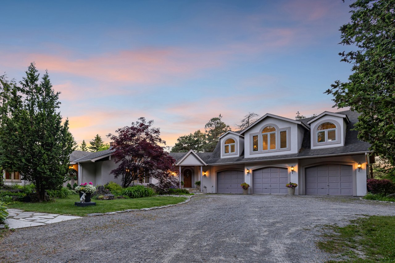 2360 8 Side Road, Burlington