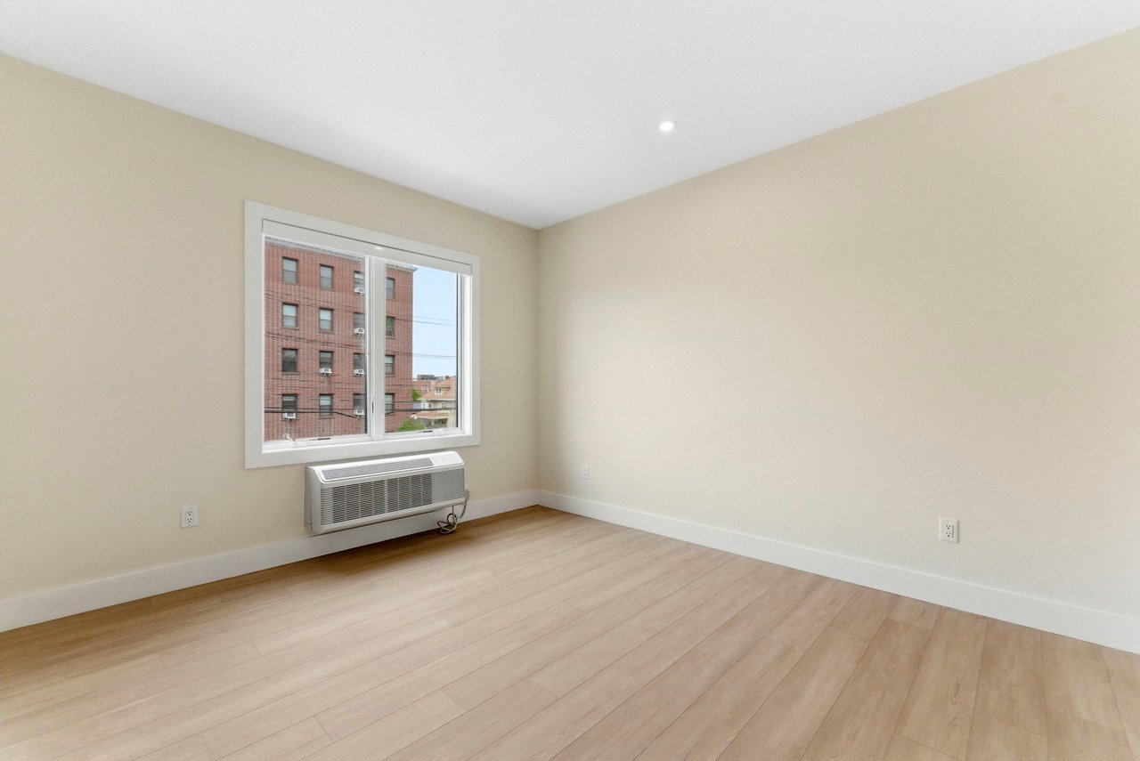 850 Broad Ave