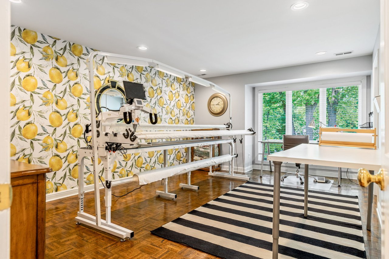 11 Lake Forest Court W