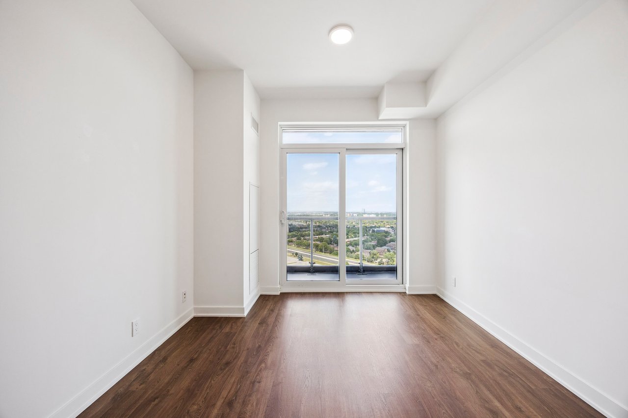 50 Upper Mall Way #2109