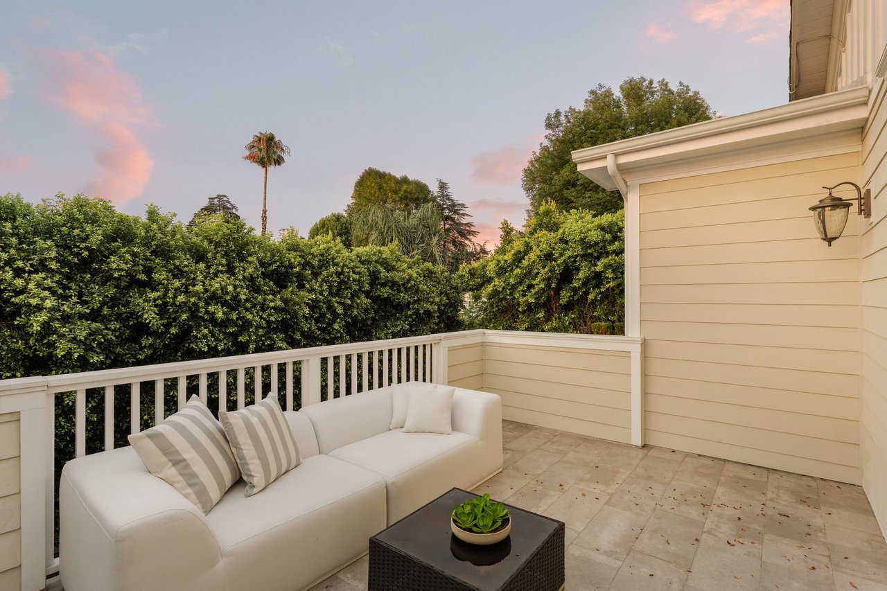 15123 Camarillo St, Sherman Oaks