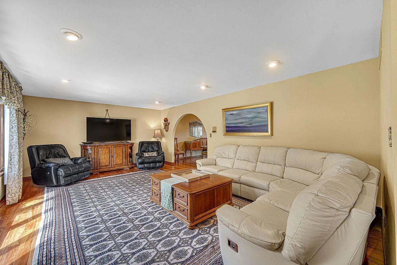 9129 Southwood Dr