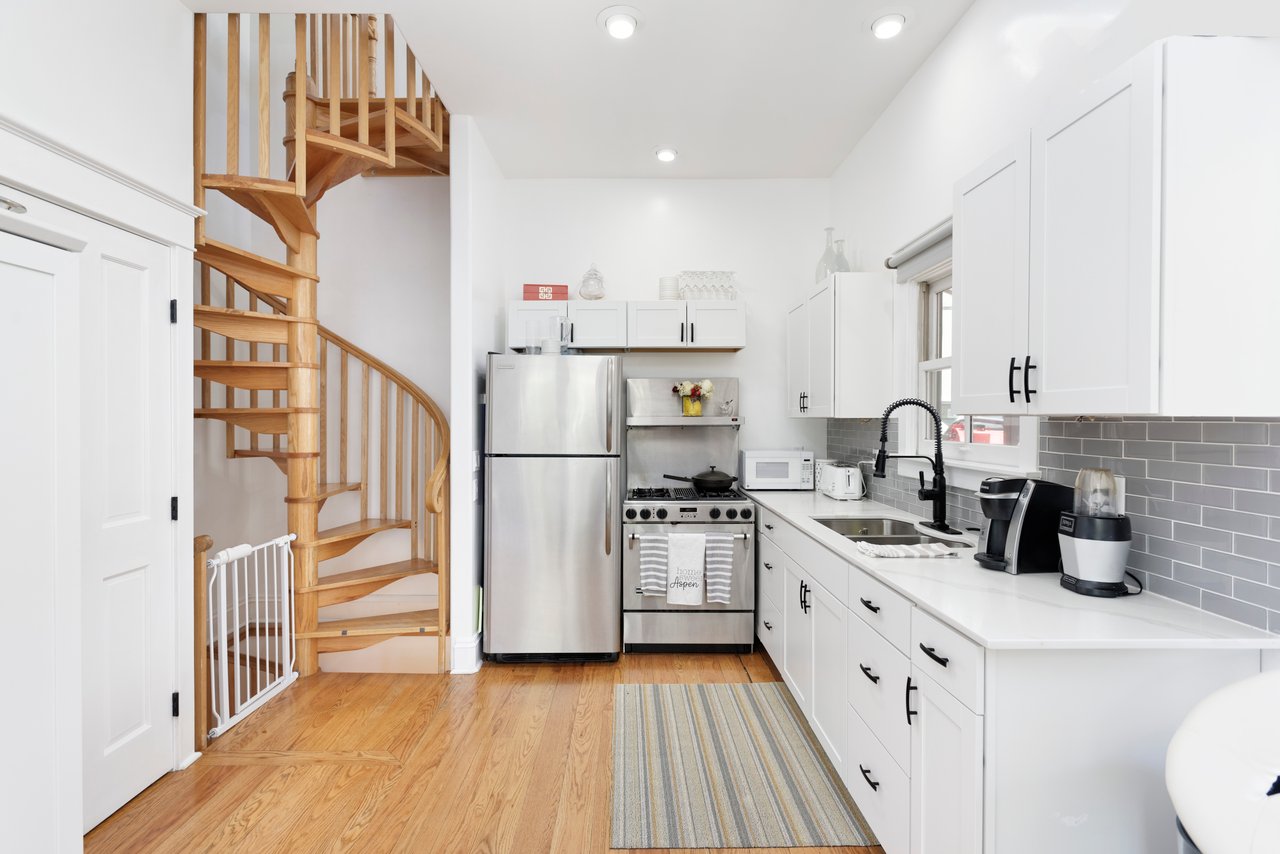 Charming Victorian Carriage House