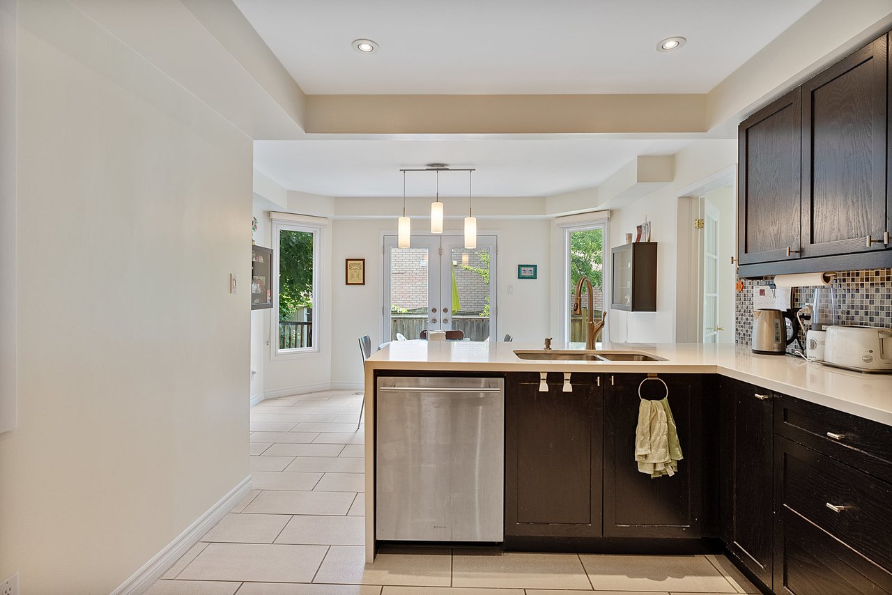 28 Thornway Ave