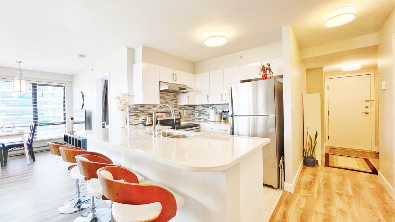 905-3438 Vanness Ave