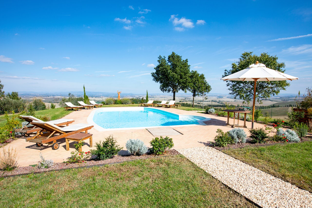 Country Luxury Home For Rent in Valdorcia