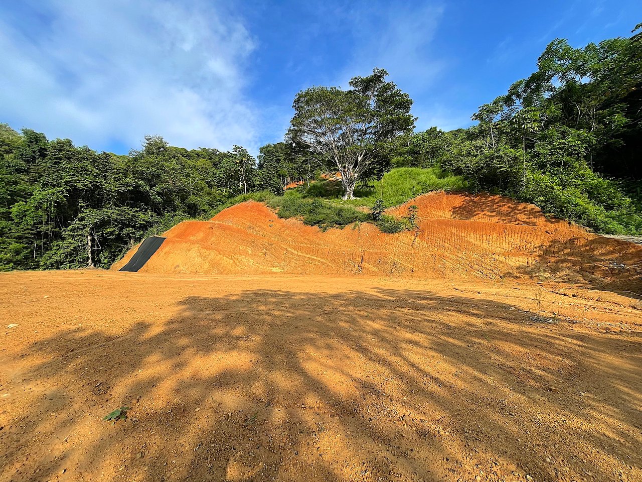 30-ACRES OF LAND WITH RIVER ACCESS, ROADS, AND BUILDING PADS IN LAGUNAS