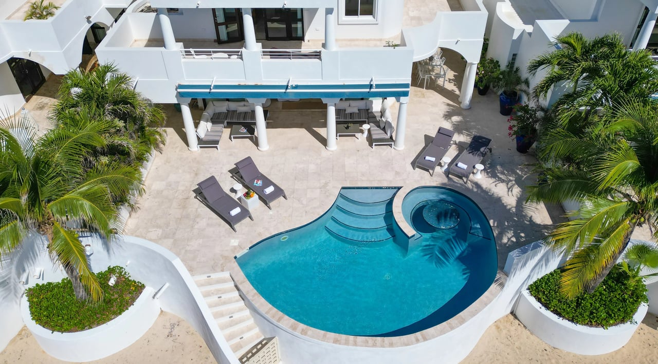 Exceptional Beachfront Villa – Cupecoy