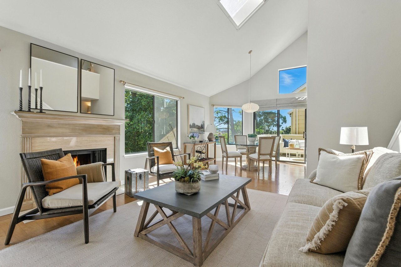 1090 Shoreline Drive