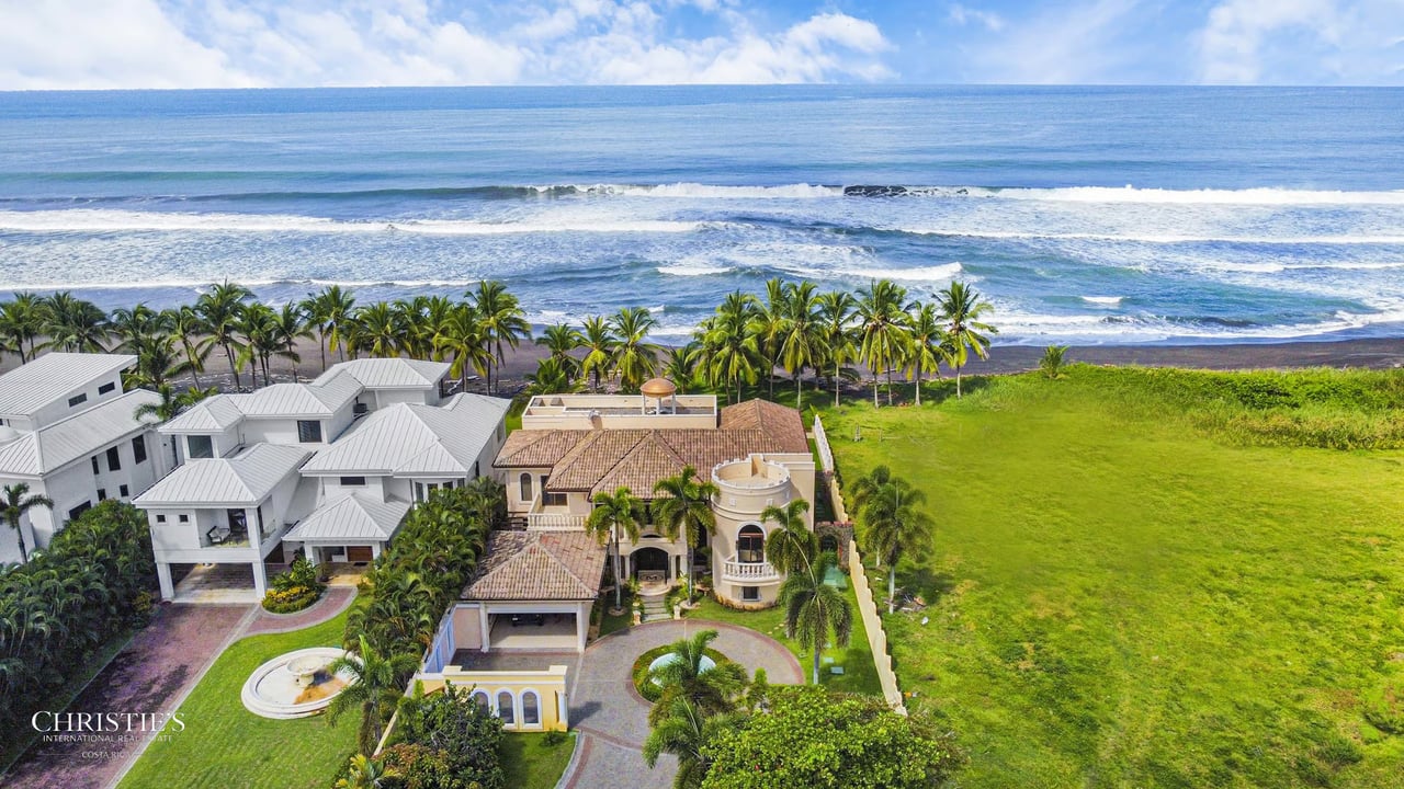Hermosa Villa Beachfront Estate