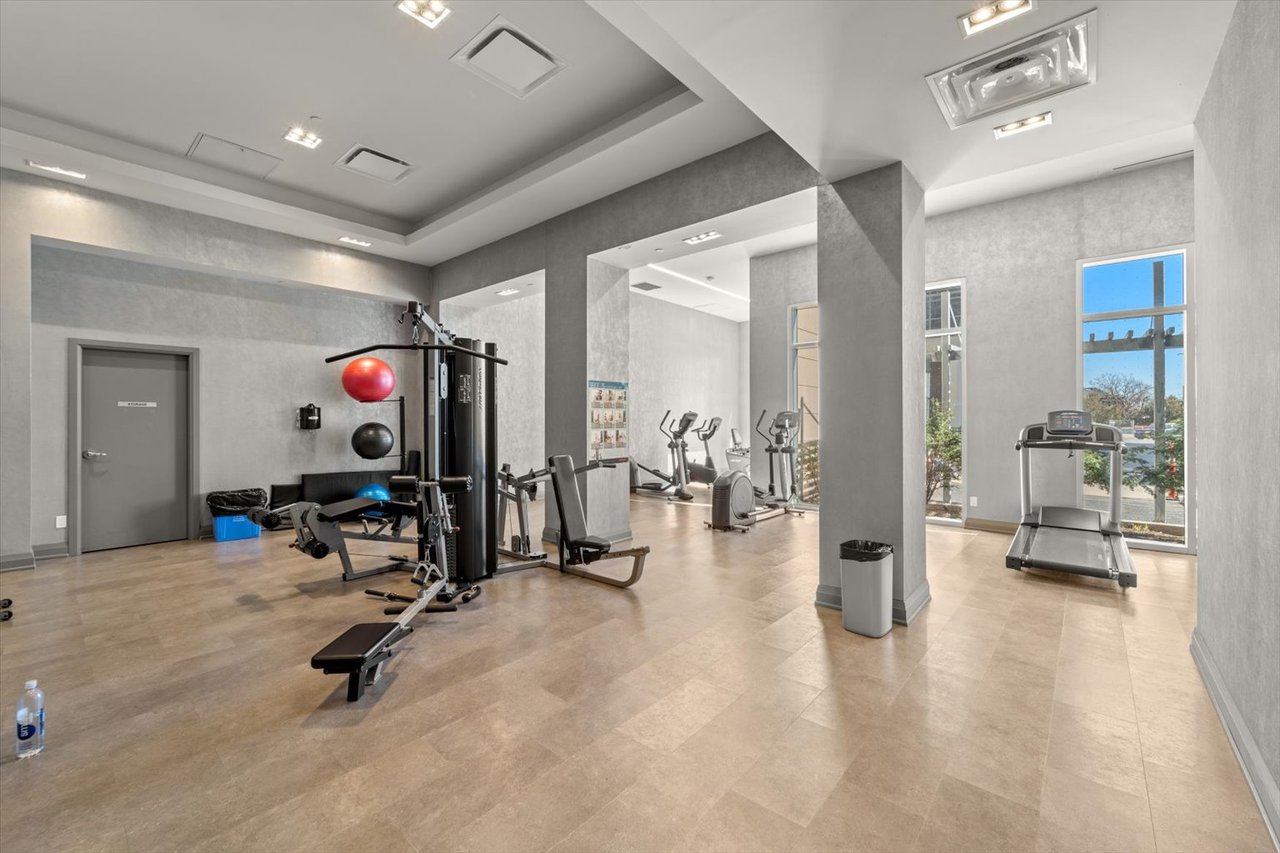 30 Meadowglen Pl 1106