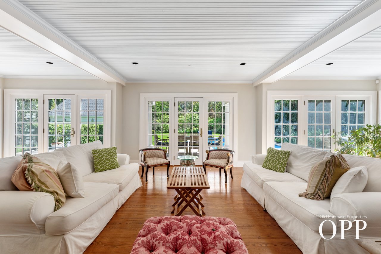 A Classic Residence in the Estate Section