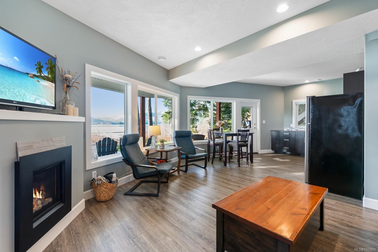 7364 Lakefront Dr, Lake Cowichan