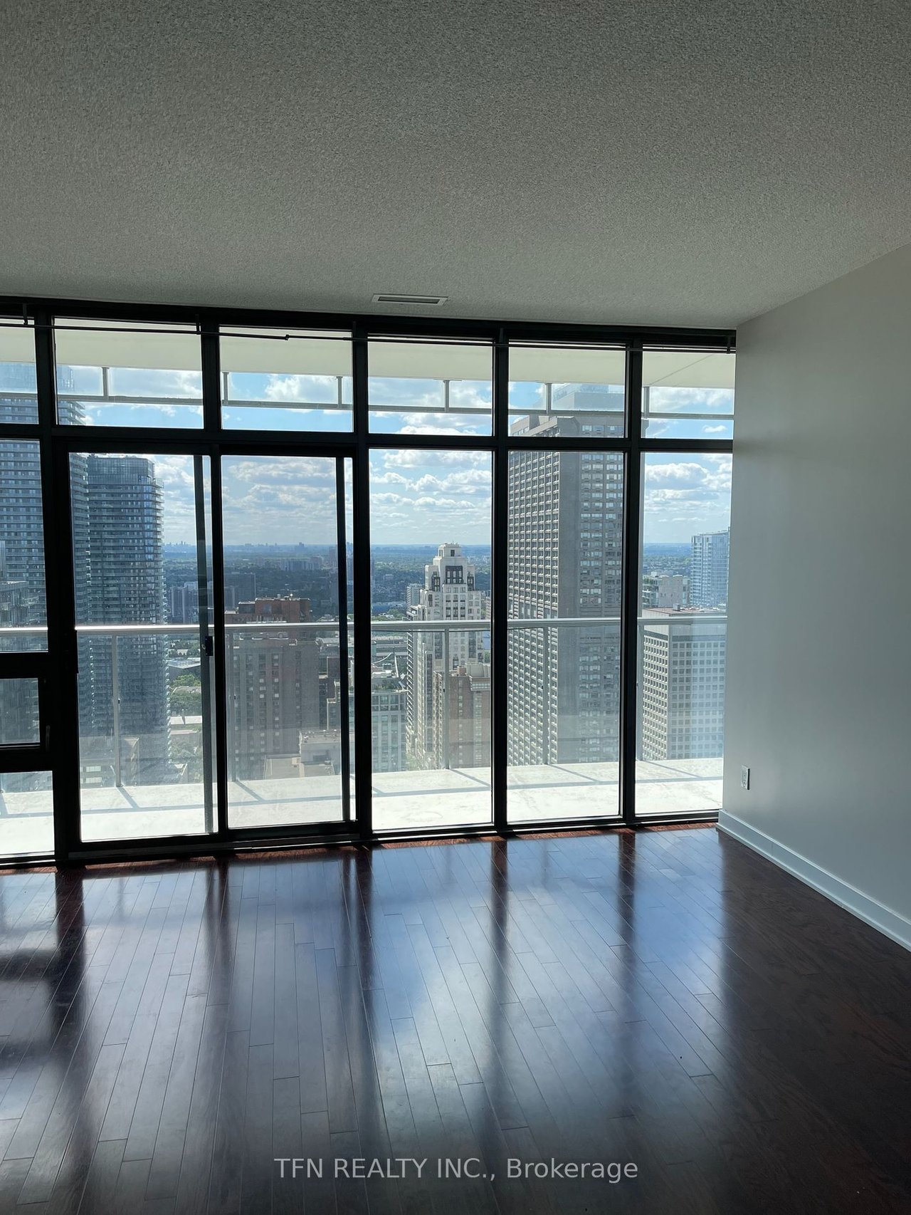 33 Charles St E Unit: 3805