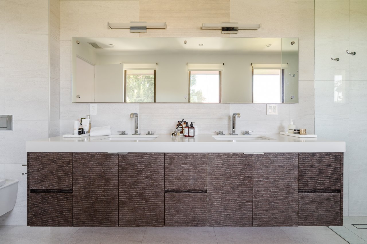 536 N Arden Blvd, Larchmont