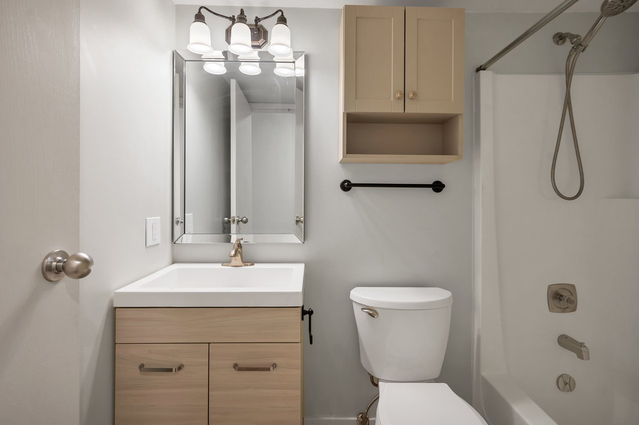 585 Dogwood St S # 201