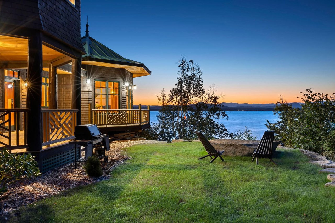 2226 Lake Shore Road