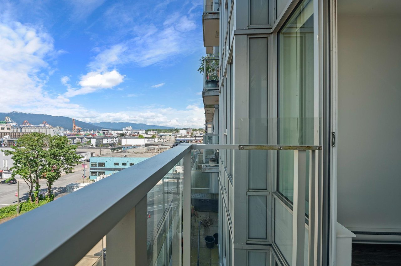 356-955 E Hastings St