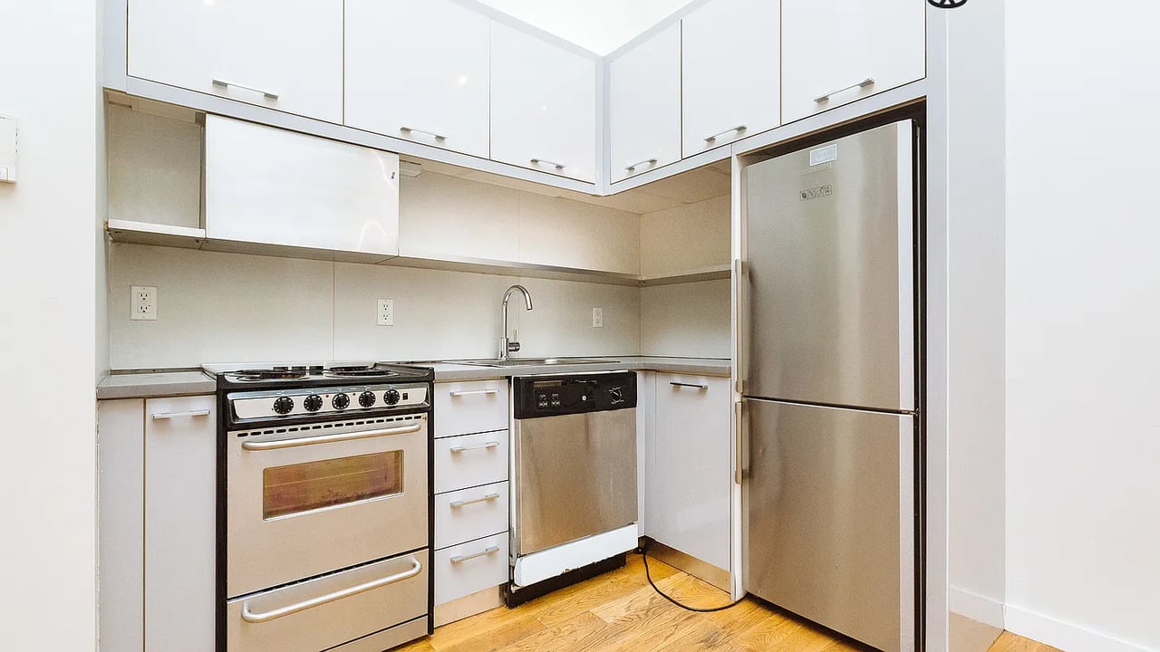100 Dupont Street 1A