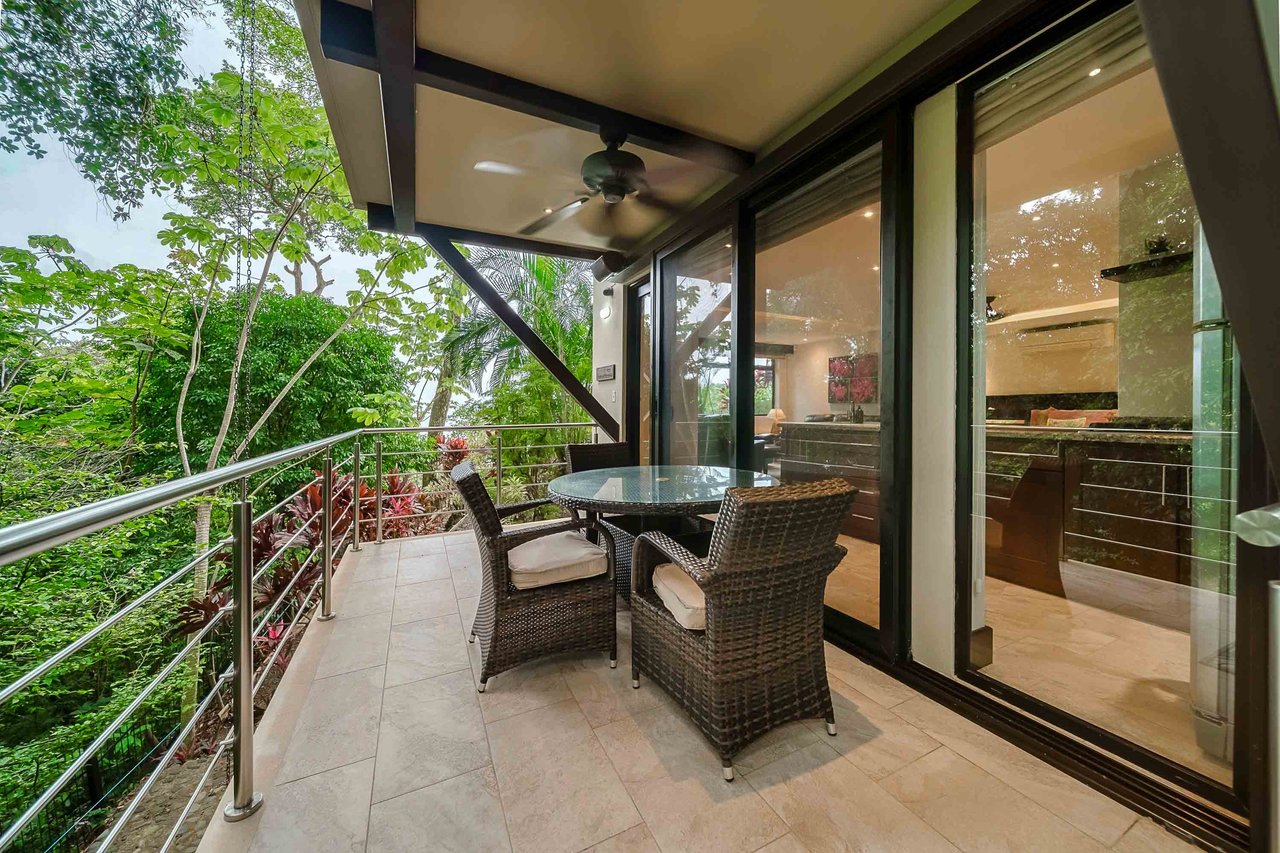 Walk to beach Vista Hermosa Estate Lucrative Contemporary Estate