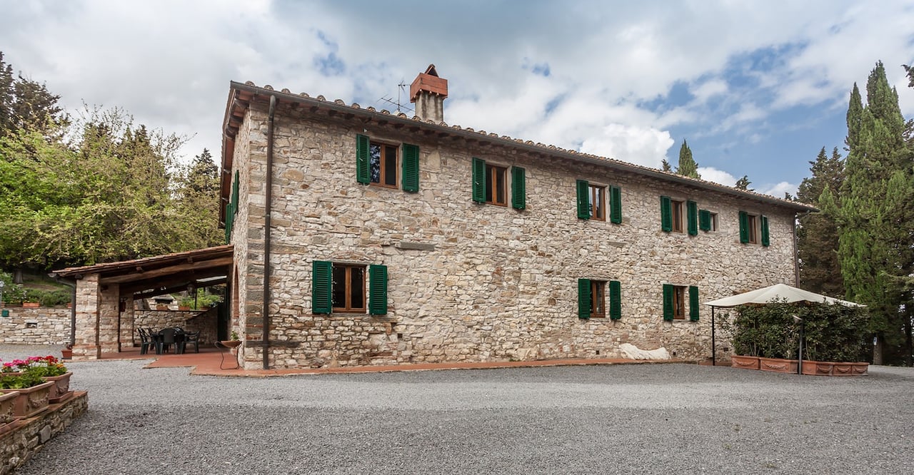 High End Country Villa With Apartments