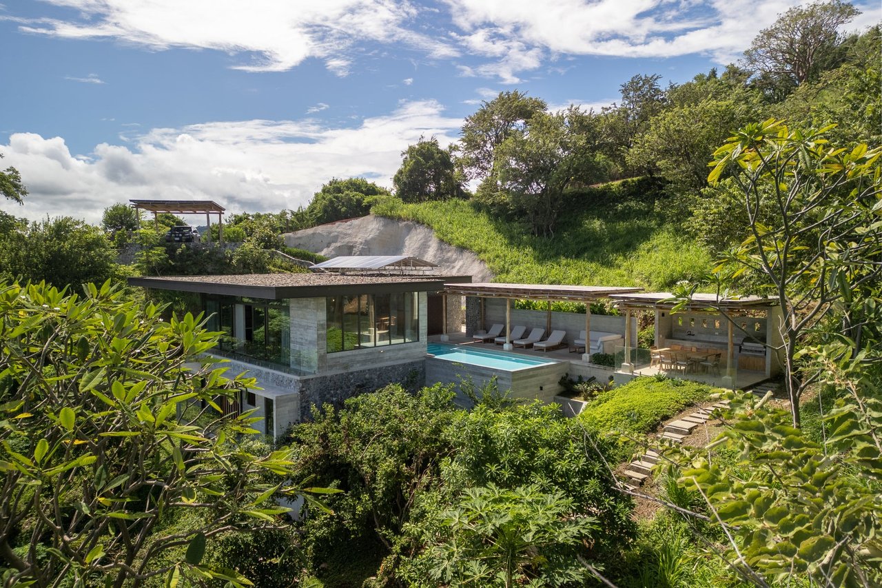 Modern Tropical Ocean View Bay Villa in Costa Elena