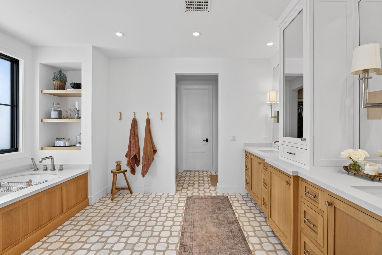 5217 E CALLE REDONDA