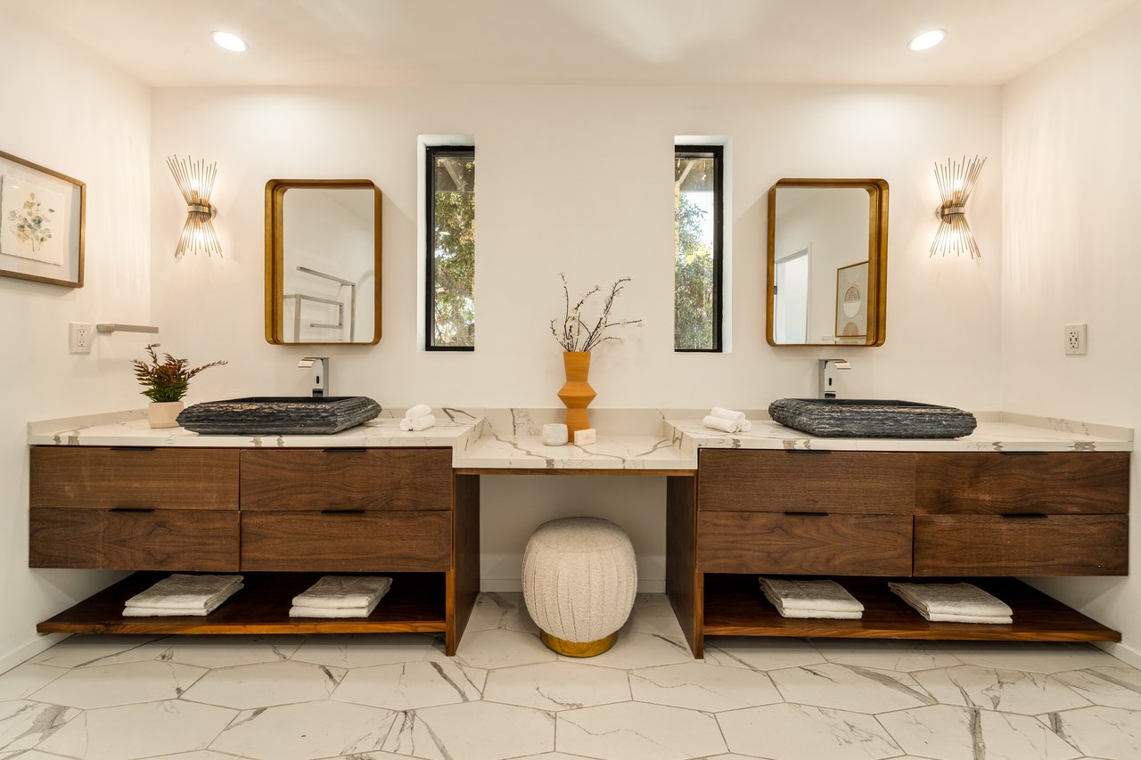 11587 Sunshine Ter, Studio City