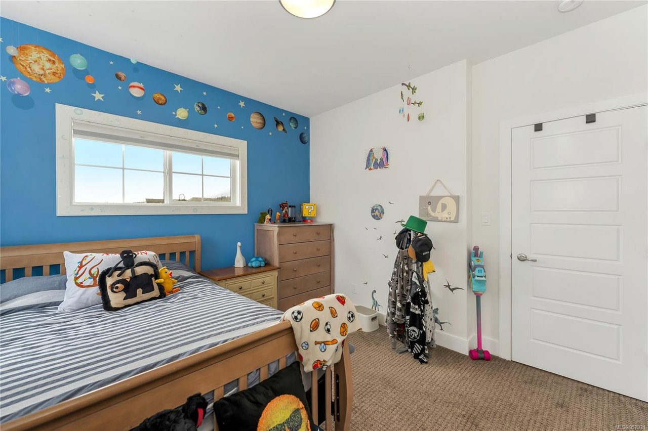 3359 Curlew St