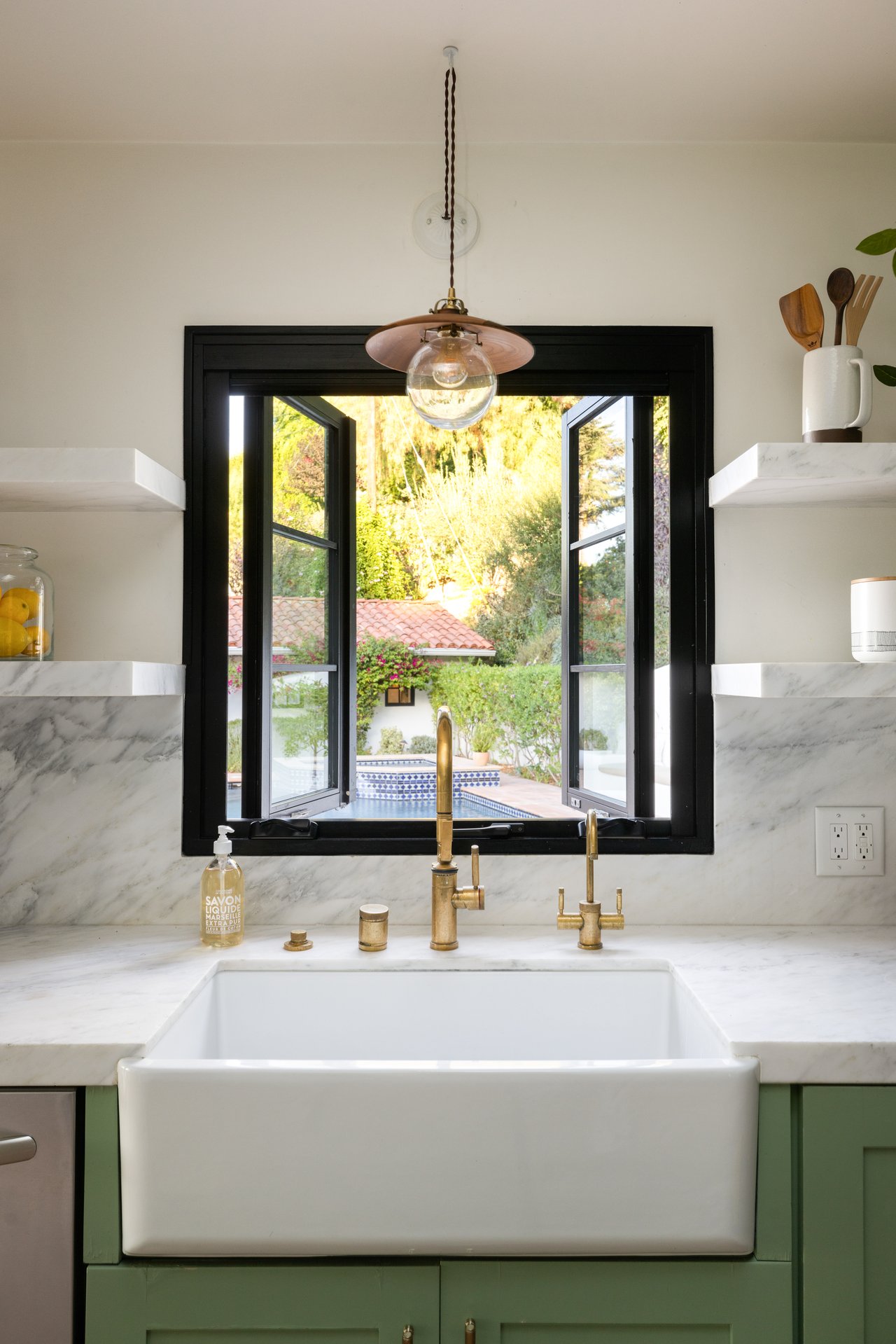 3646 Sunswept Dr, Studio City