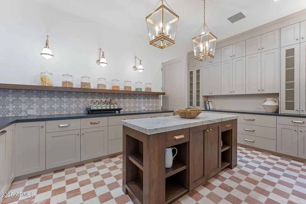 7501 N EUCALYPTUS Drive