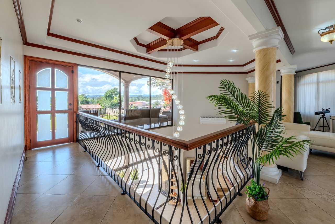 Luxury Home with Pool, Bar Area & Resort-Level Amenities | 5br, 4ba in Perez Zeledon 