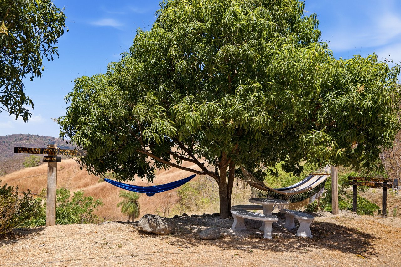 Finca Las Ventanas | Expansive Mountain View Estate Near Potrero