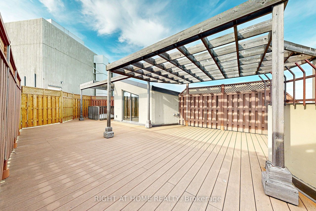 PENTHOUSE IN PRIME NORTH YORK 