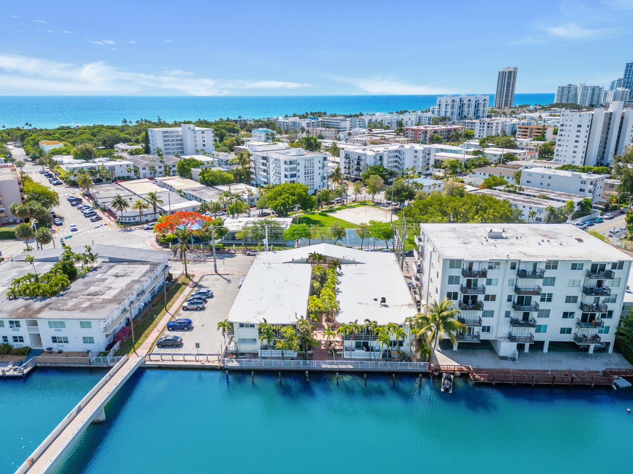 🌊 Waterfront One-Bedroom with Balcony – Miami Beach Lifestyle!