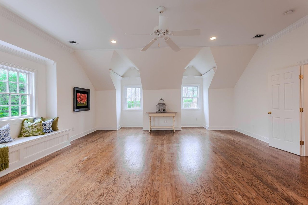 51 Lloyd Ln