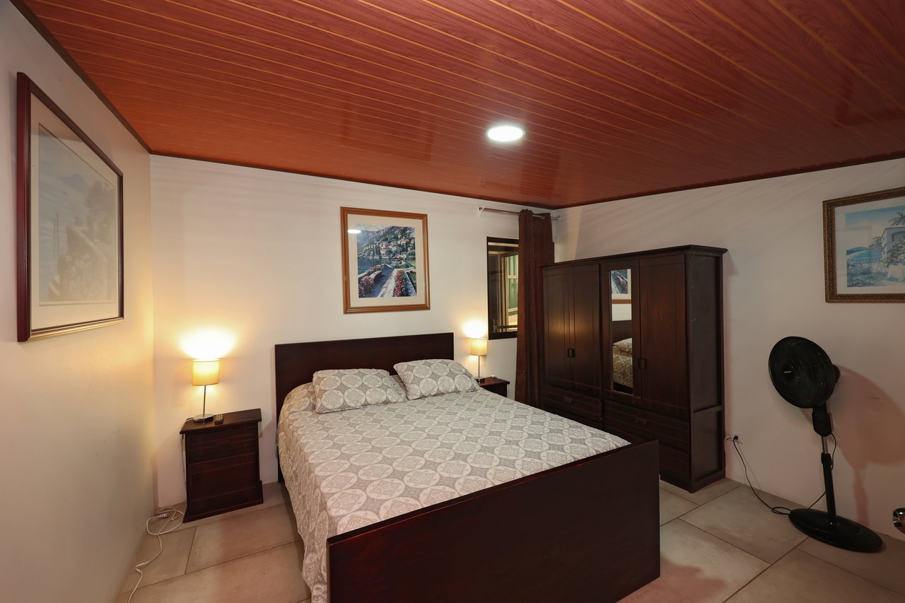 Turnkey Income Guesthouse, Curridabat, San Jose