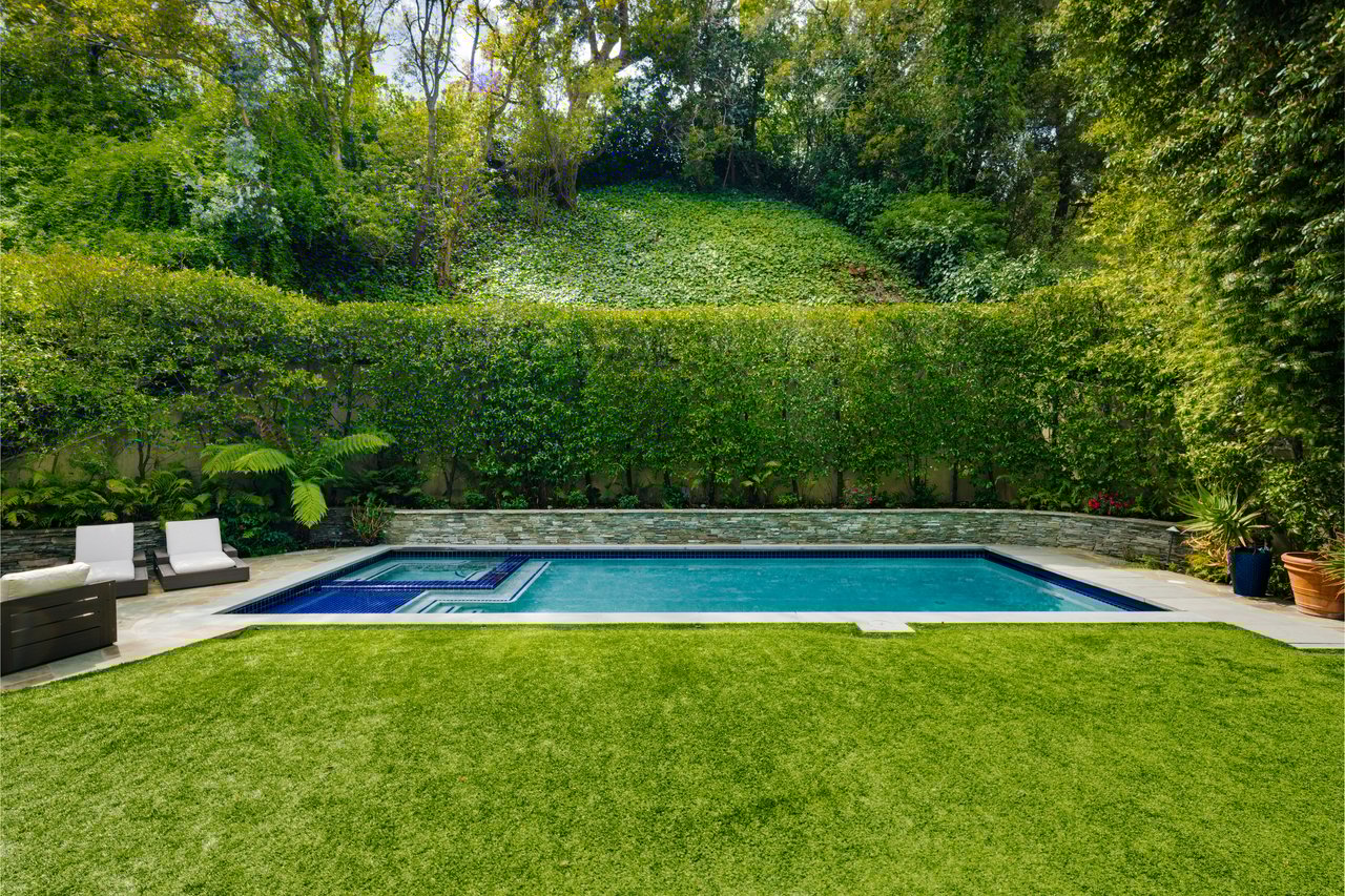 2435 Mandeville Canyon Rd 