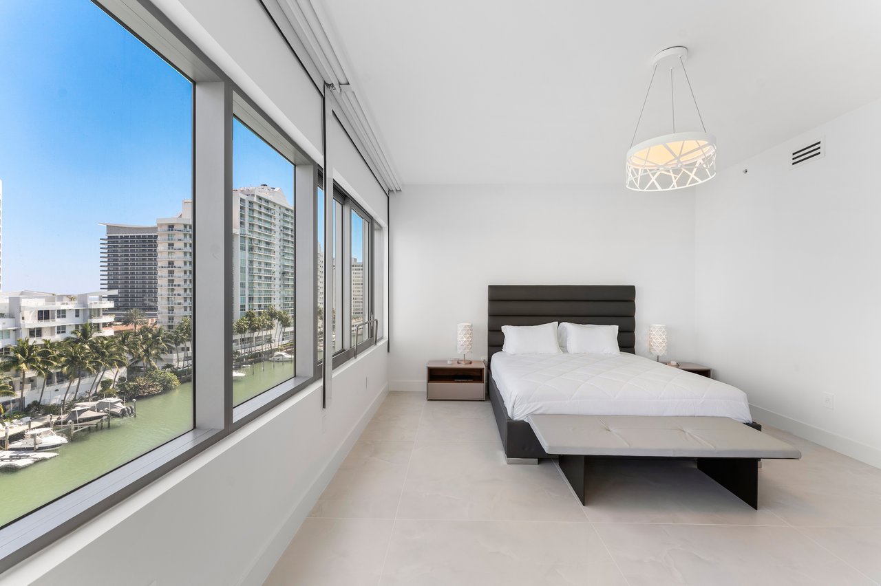 Aqua Gorlin Residence 703