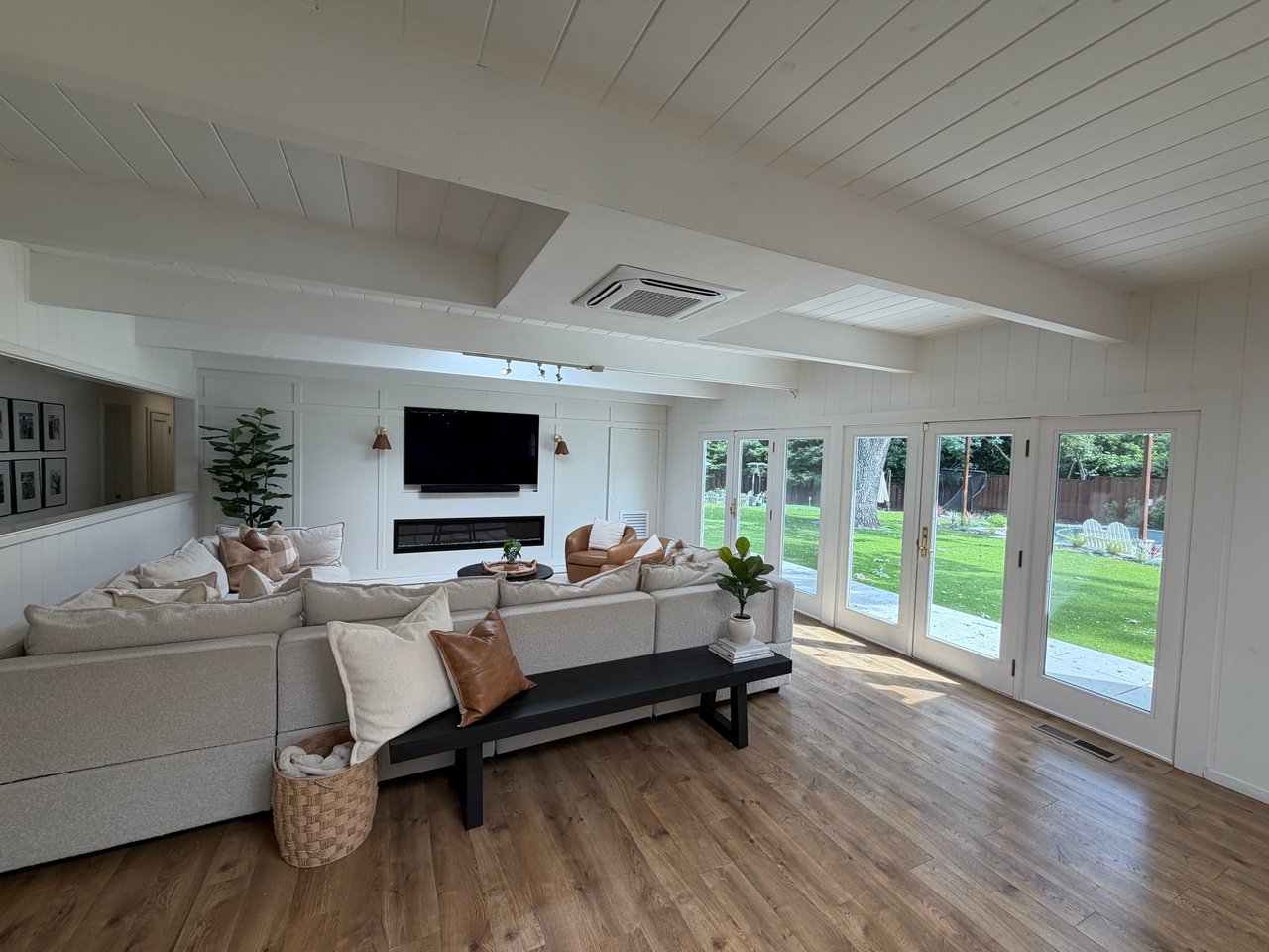 Exclusive Listing - 786 Los Palos Manor