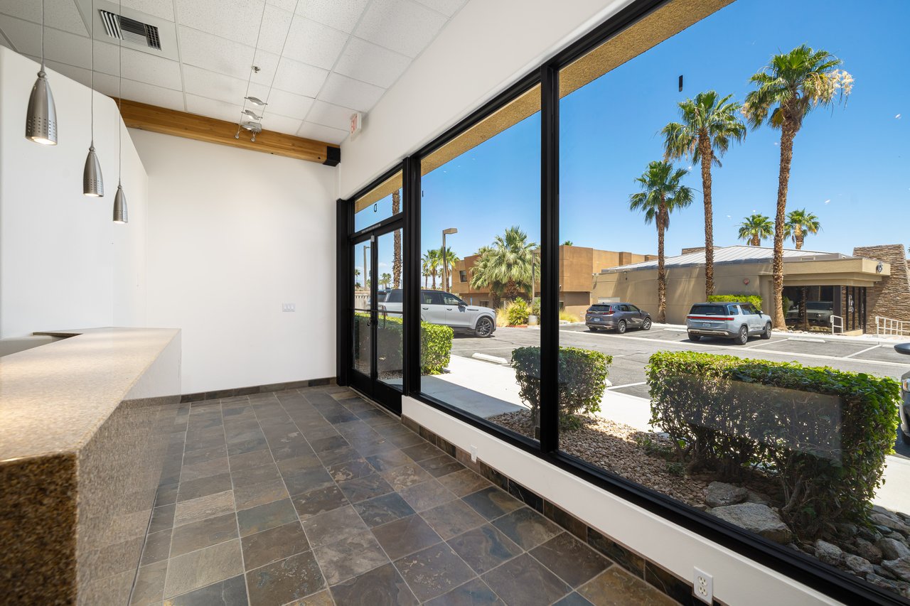 Desert Square - Suite D