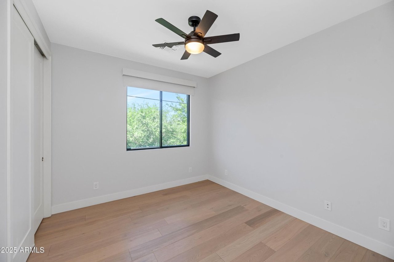 3720 N 40th Pl