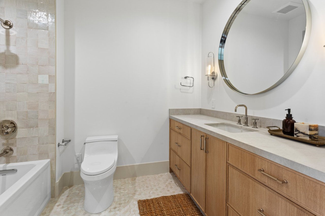 4605 E ROCKRIDGE Road