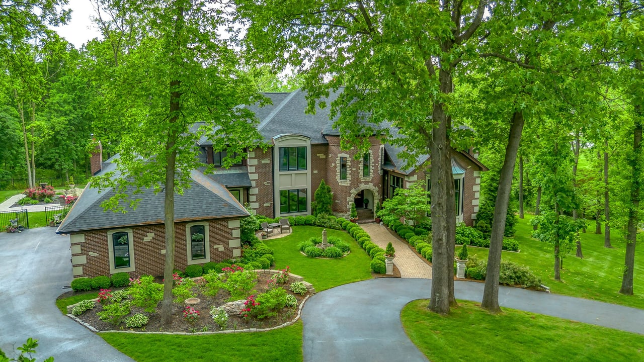 11 Lake Forest Court W