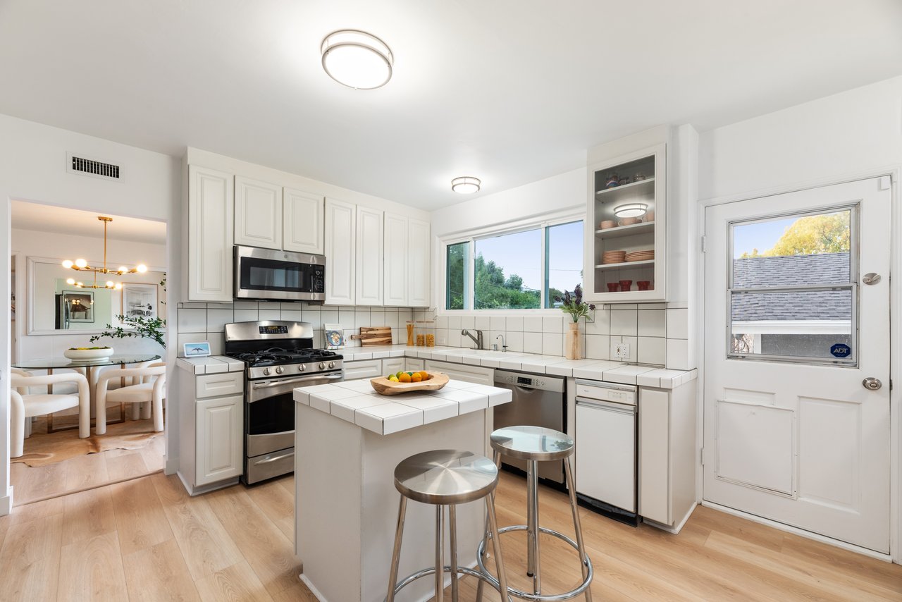 4041 Davana Rd, Sherman Oaks
