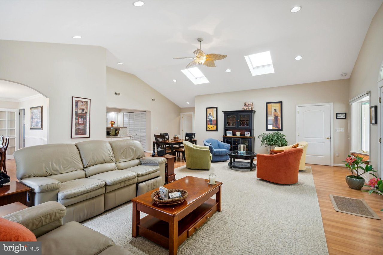 320 Rose Ln